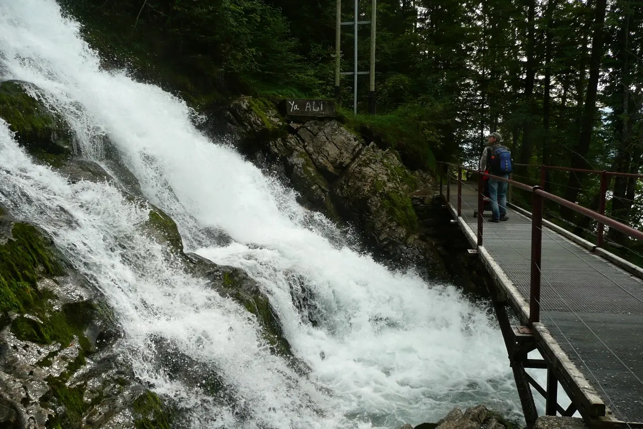 Озеро Бринц водопад Гиссбах