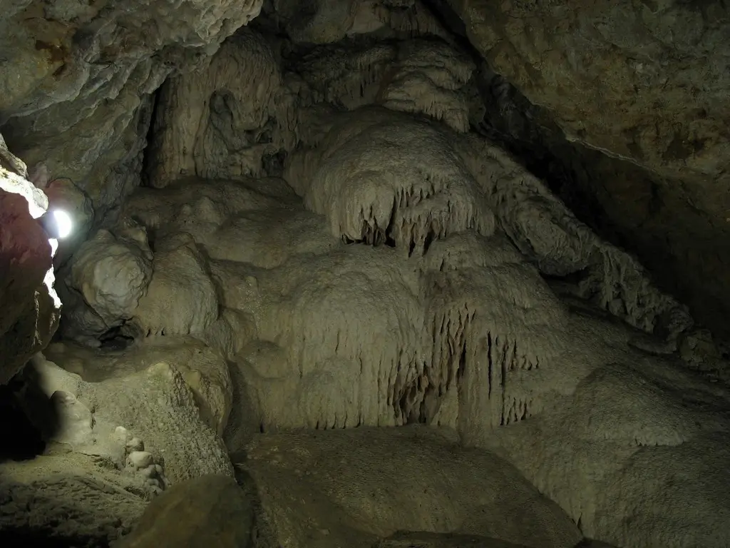 Долина Луары на велосипеде Пещеры Grottes Petrifiantes